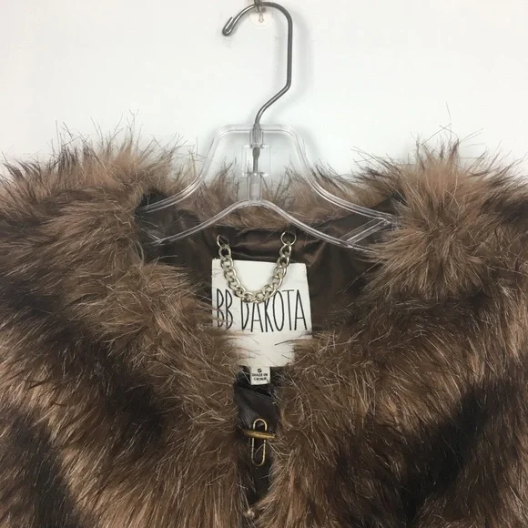 BB Dakota Gold Metal Studs Faux Leather Brown Faux Fur Vest Pockets Small NWT - Picture 6 of 16